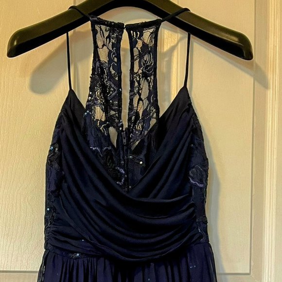 Gorgeous lace mini dress - Picture 3 of 16